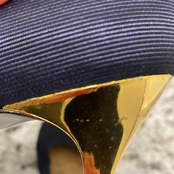 Stuart Weitzman Vintage Pumps - Picture 5 of 11